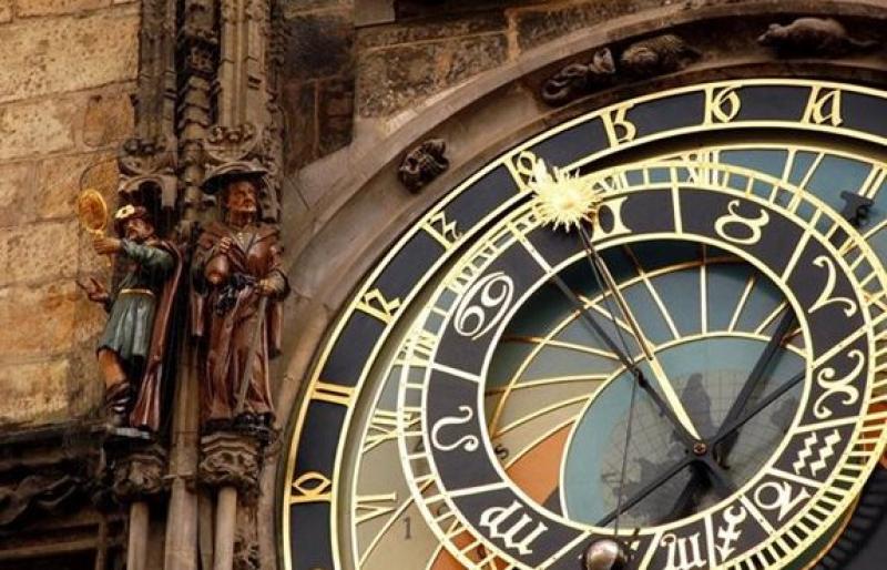 c-prague-astronomical-clock-1